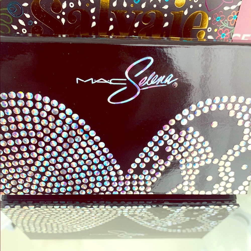 Limited Edition Selena eyeshadow palette